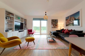 Pass the Keys Stunning and Spacious Modern Flat - Own Car Park